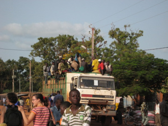 04 Camion Avec Transport De Personnes